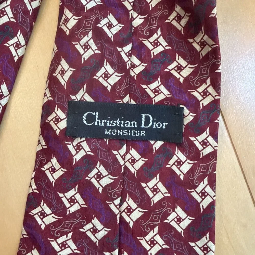 CHRISTIAN DIOR MAROON GEOMETRIC SILK TIE
